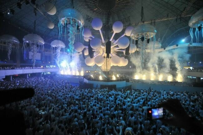 Cea mai alba noapte a anului: 15.000 de fani la cel mai mare show DANCE, "Sensation: Ocean of White" VIDEO