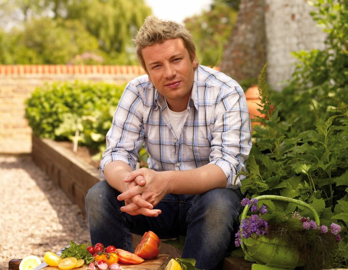 Cum a ajuns Jamie Oliver cel mai bogat maestru bucatar din lume! Vezi aici povestea sa si afla ce avere are