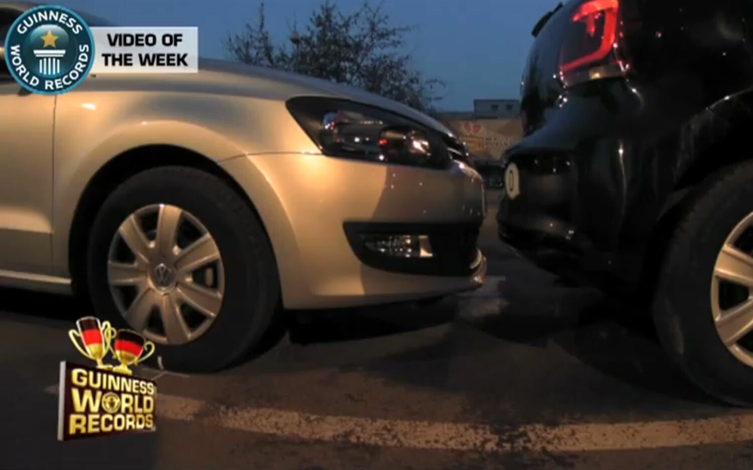 VIDEO: Nou record mondial pentru parcare dintr-o bucata in cel mai ingust loc!