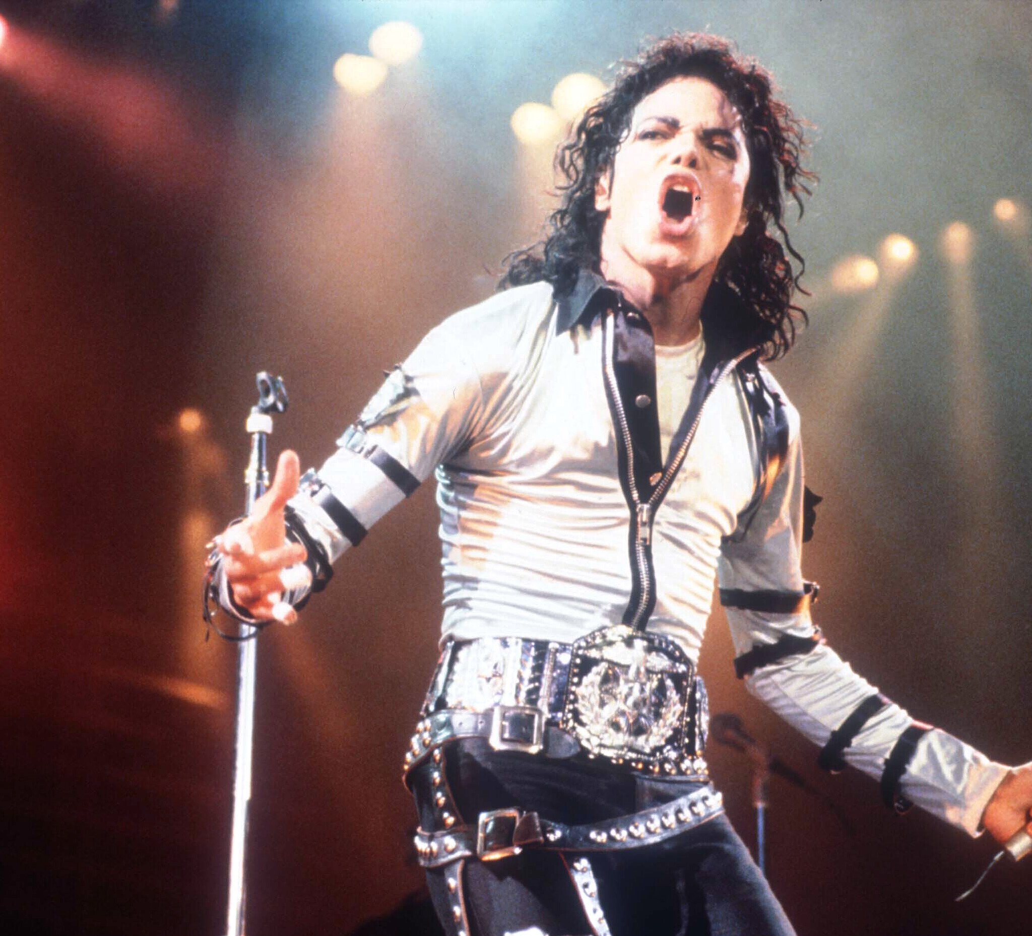 Michael Jackson, pe un miliard de cutii Pepsi. Vezi cum arata cutiile