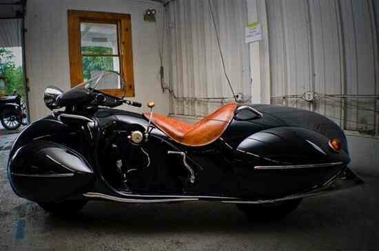 Excelsior Henderson Custom - Motocicleta care "vine" din trecut