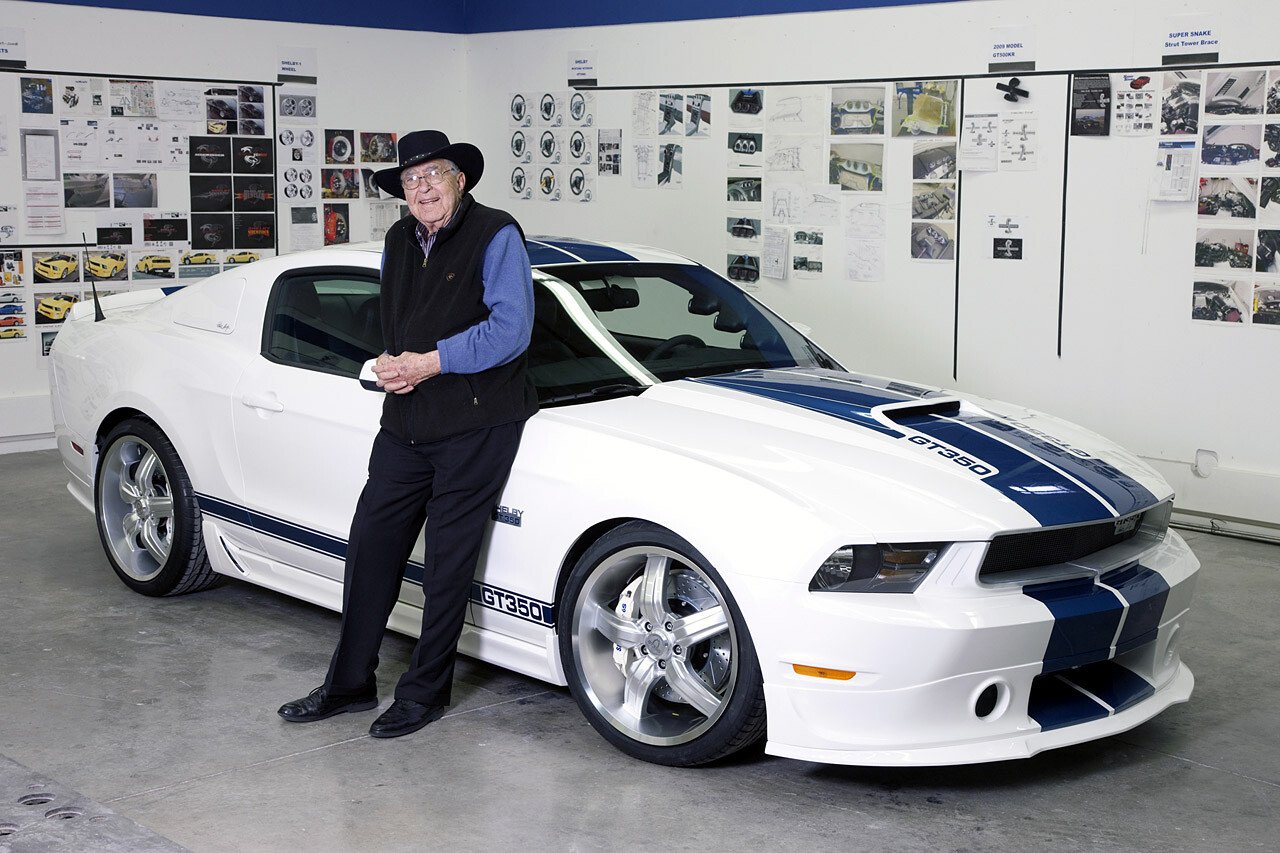 A fost pilot dar a renuntat din motive medicale! Vezi AICI povestea creatorului modelelor Cobra si Mustang!