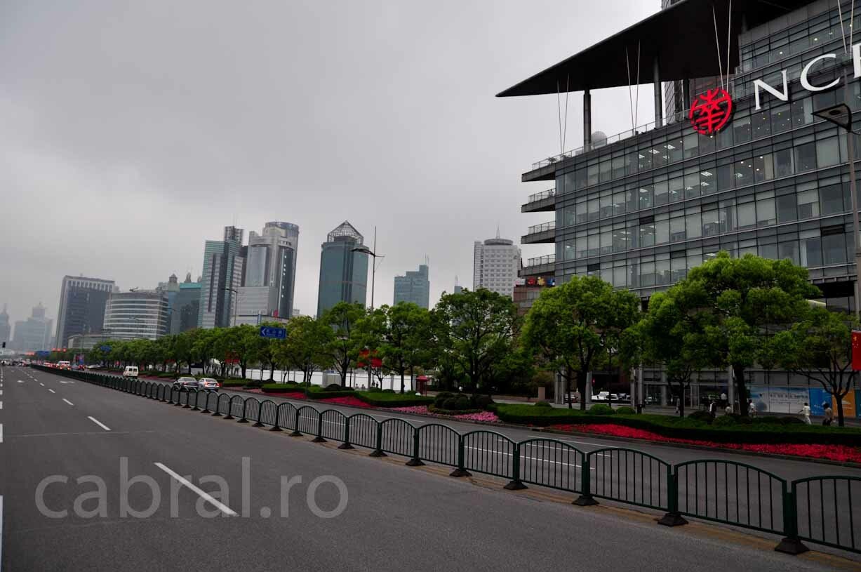 China, un amestec de trecut si viitor. Unde viitorul este in centrul orasului si Î.E.N. este peste tot.