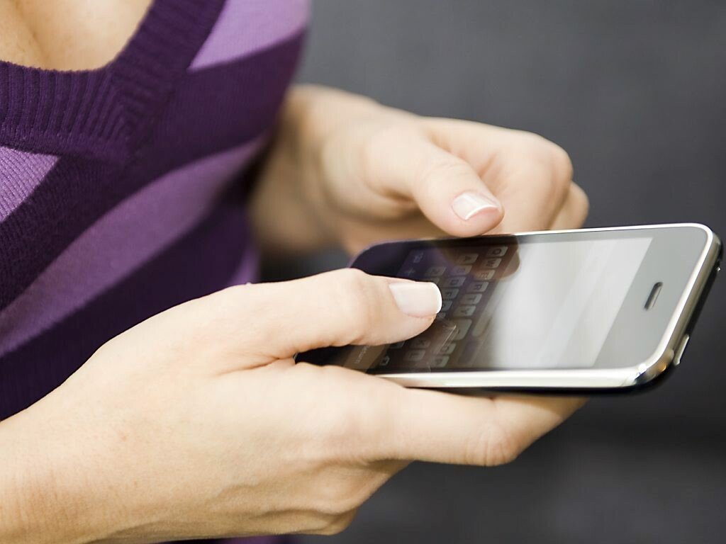 Te-a parasit printr-un SMS? MOTIVELE pentru care SMS-ul este cea mai buna solutie pentru a afla adevarul