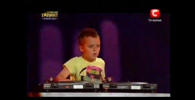 Un pusti de 8 ani a ARUNCAT scena in AER la "Ucraina are talent"! VIDEO