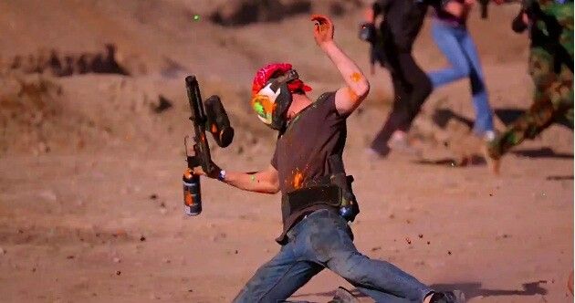S-a terminat cu joaca, incepe razboiul! Paintball interzis domnisoarelor din voi!
