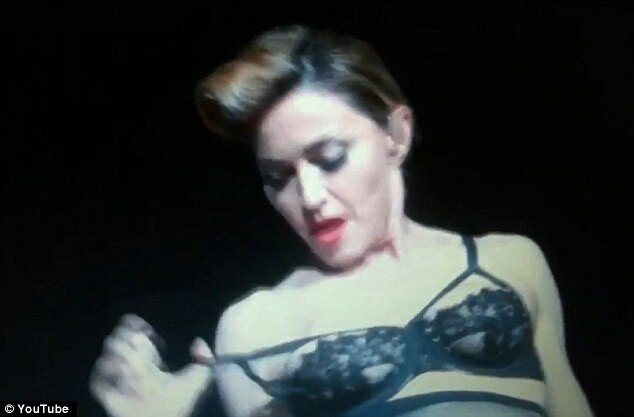 Gest disperat al Madonnei pe scena din Istanbul VIDEO