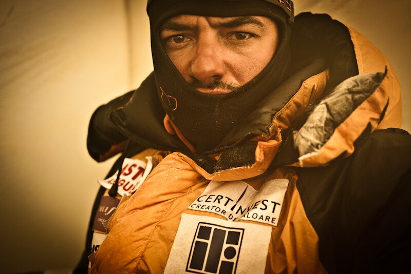 UN BARBAT ADEVARAT: Alex Gavan s-a intors dintr-o expeditie ce viza escaladarea varfului himalayan Lhotse, de 8516 m! VIDEO
