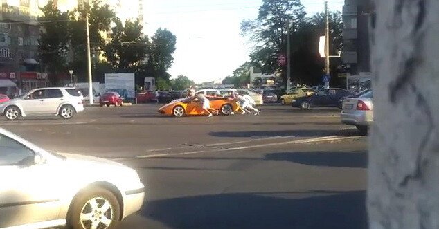 Lamborghini in pana prostului! Intamplarea a avut loc in Bucuresti! VIDEO