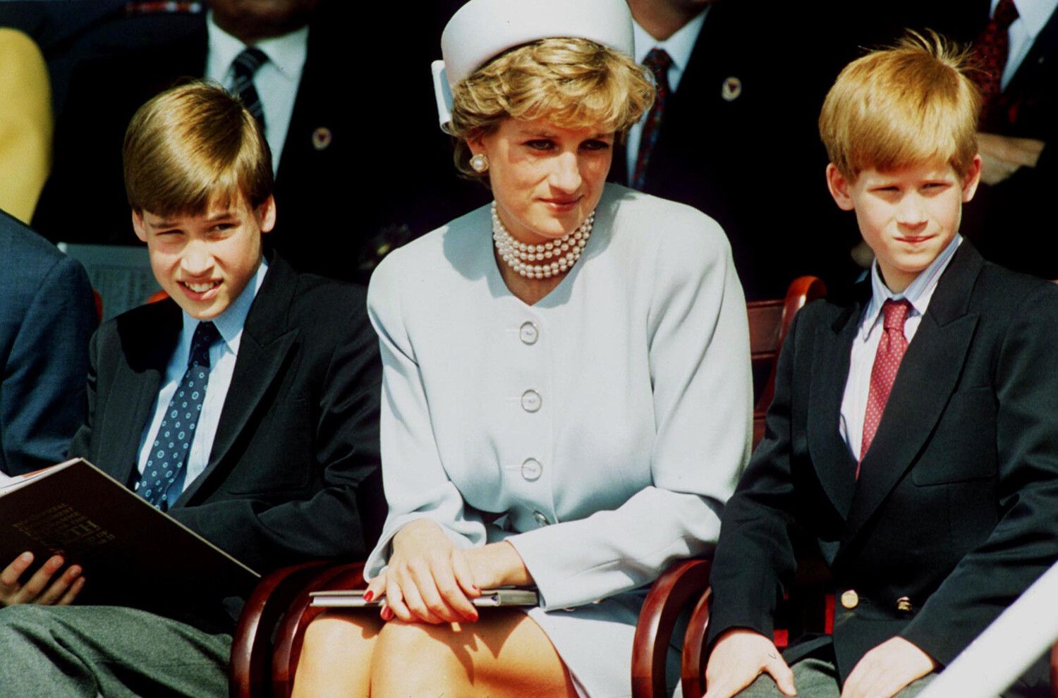 CADOUL URIAS pe care l-a primit astazi Printul William de la mama sa, la 15 ani de cand a murit