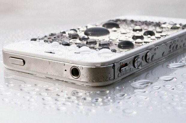 LIQUIPEL – ACEASTA este pelerina de ploaie pentru iPhone! VIDEO