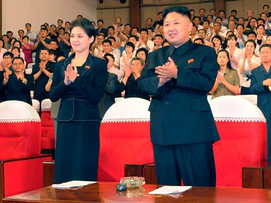 Cine este femeia MISTERIOASA care apare alaturi de Kim Jong-un! VIDEO