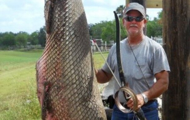 ERA sa i se OPREASCA INIMA pe loc: OMUL ASTA a scos din apa un peste de 2,5 metri lungime si 136 kg! FOTO