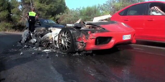 Ferrari de 250.000 de euro s-a facut scrum pe o sosea din Spania! VIDEO