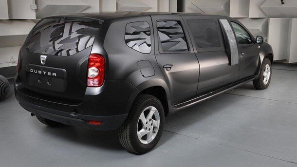CUM arata Dacia Duster LIMUZINA? FOARTE BINE: are aproape 6 metri, plasme si conexiune la Android! VIDEO