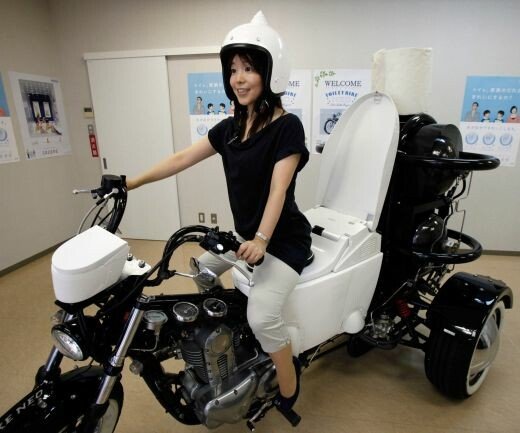 ACEASTA este motocicleta care functioneaza cu un carburant GRATUIT! De ce ai nevoie ca sa mergi cu ea :)