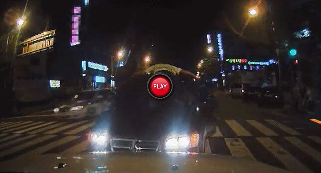 Politistul ACESTA a mers 16 kilometri pe masina unui infractor! Vezi cum a reusit sa il PRINDA! VIDEO
