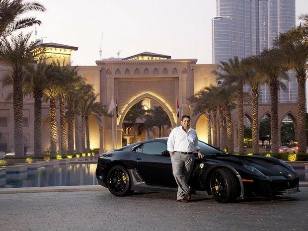 Doar 7 oameni mai sunt in lume ca EL. Acesta este barbatul care detine un model UNIC de Ferrari, construit cu dedicatie
