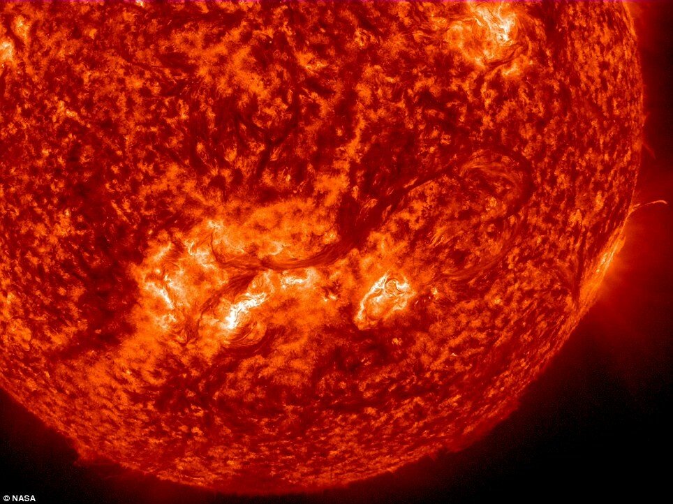 Pamantul a fost lovit de un nor de RADIATIE provenind de la o uriasa ERUPTIE SOLARA! Care sunt consecintele: VIDEO