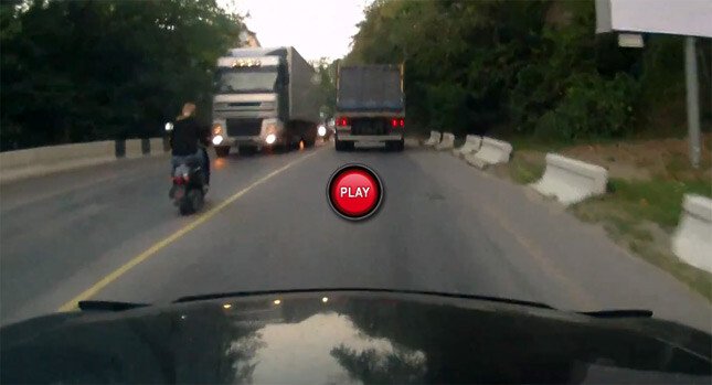 ASTA se intampla daca adormi sau nu esti atent pe scuter! VIDEO