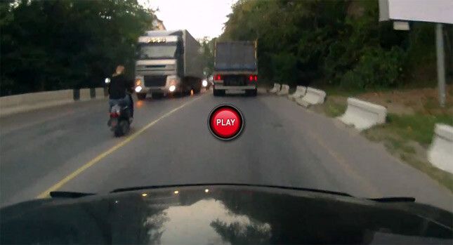 ASTA se intampla daca adormi sau nu esti atent pe scuter! VIDEO