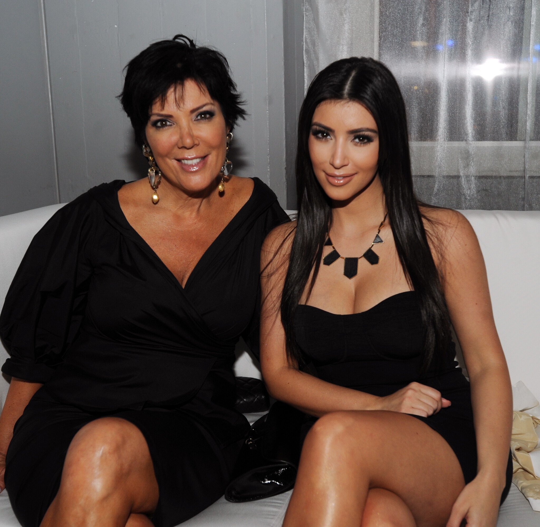 Ma-ta are cratima: Ce bine arata mama lui Kim Kardashian in bikini la 56 de ani! FOTO