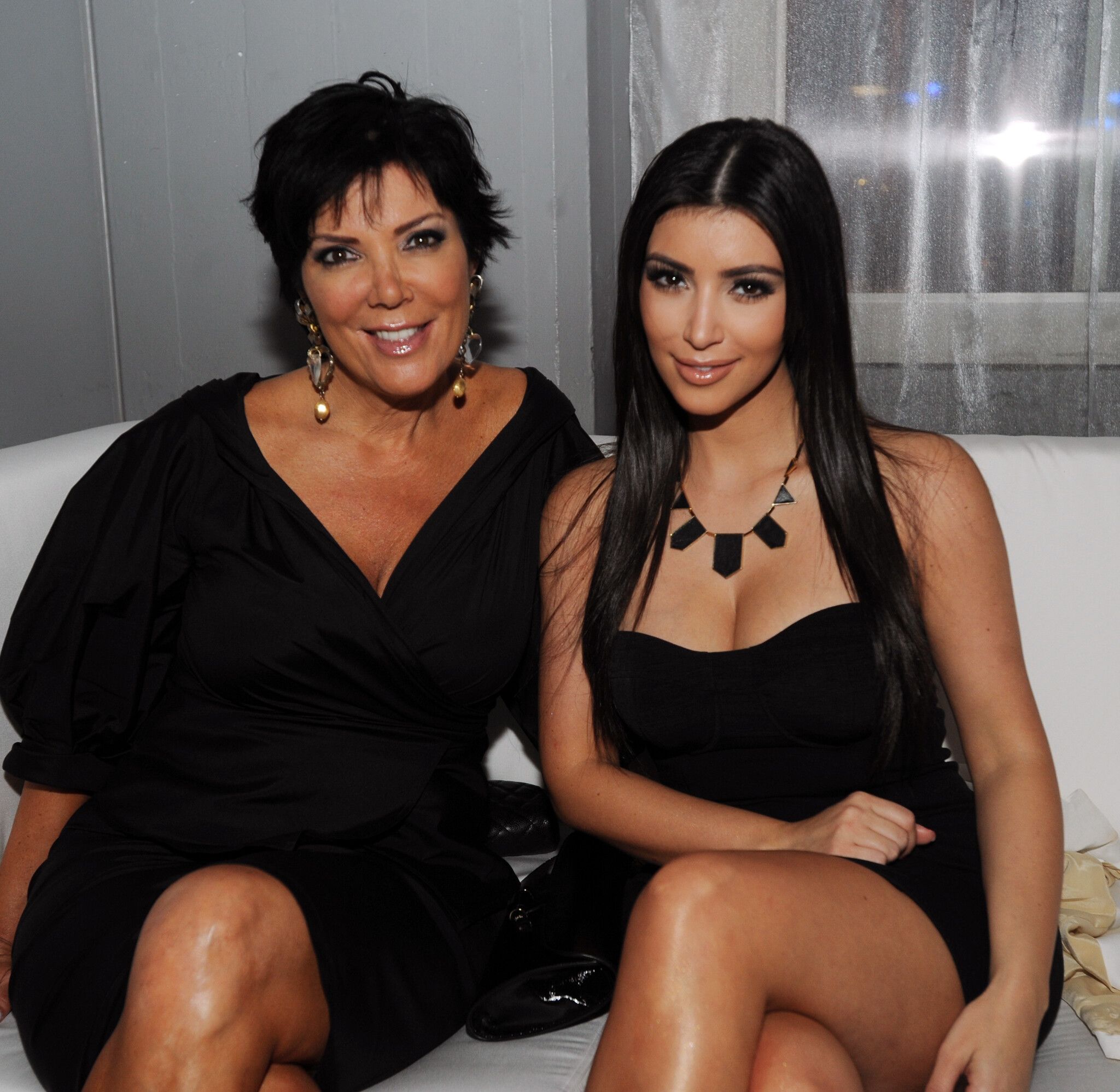 Ma-ta are cratima: Ce bine arata mama lui Kim Kardashian in bikini la 56 de ani! FOTO