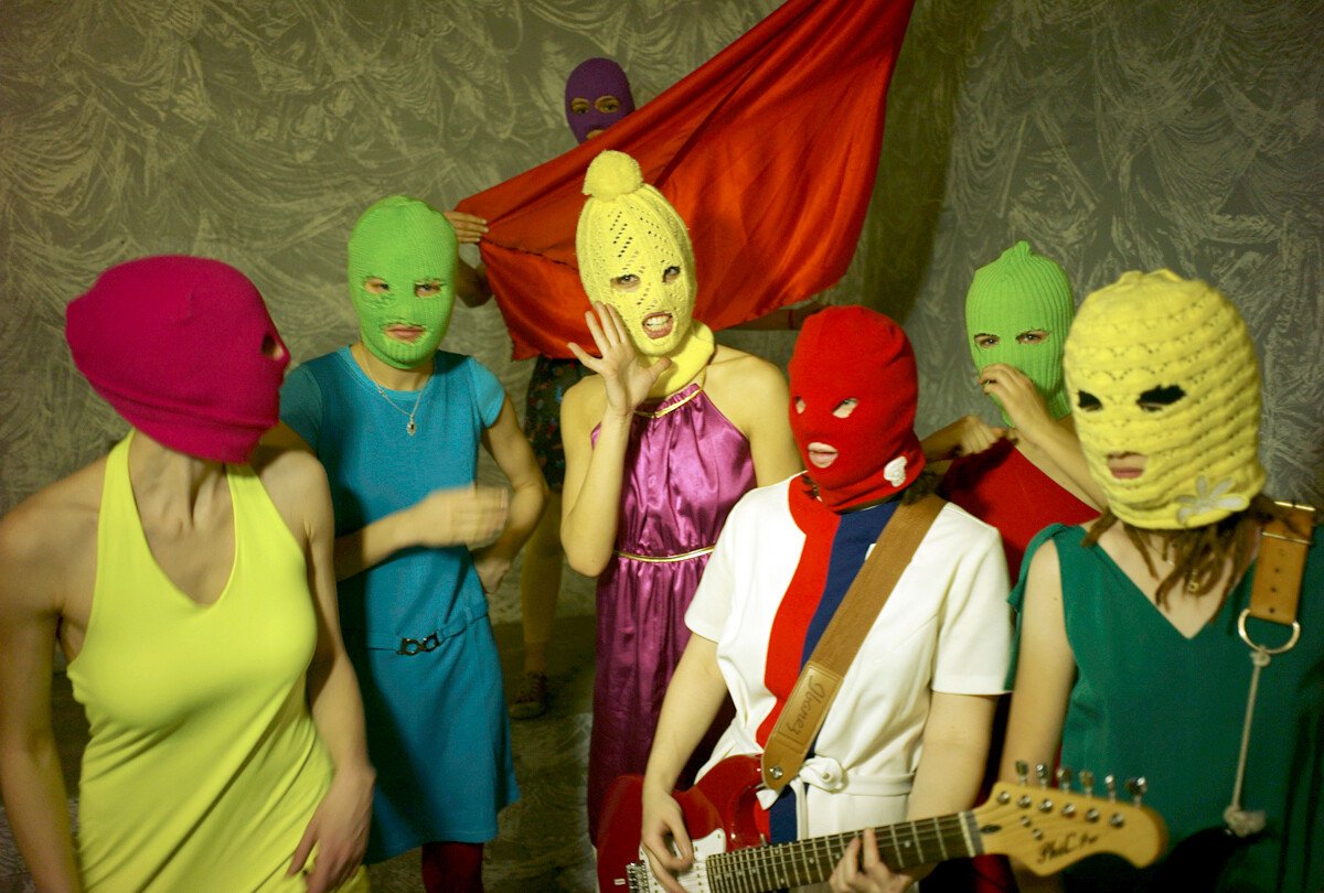 EL s-ar afla in spatele "rugaciunii punk" a trupei Pussy Riot!