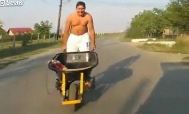 Roaba cu MOTOR a fost inventata in ROMANIA :) Cel mai TARE clip al anului VIDEO