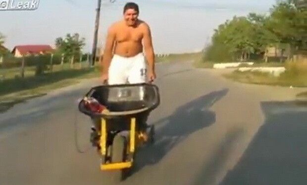 Roaba cu MOTOR a fost inventata in ROMANIA :) Cel mai TARE clip al anului VIDEO