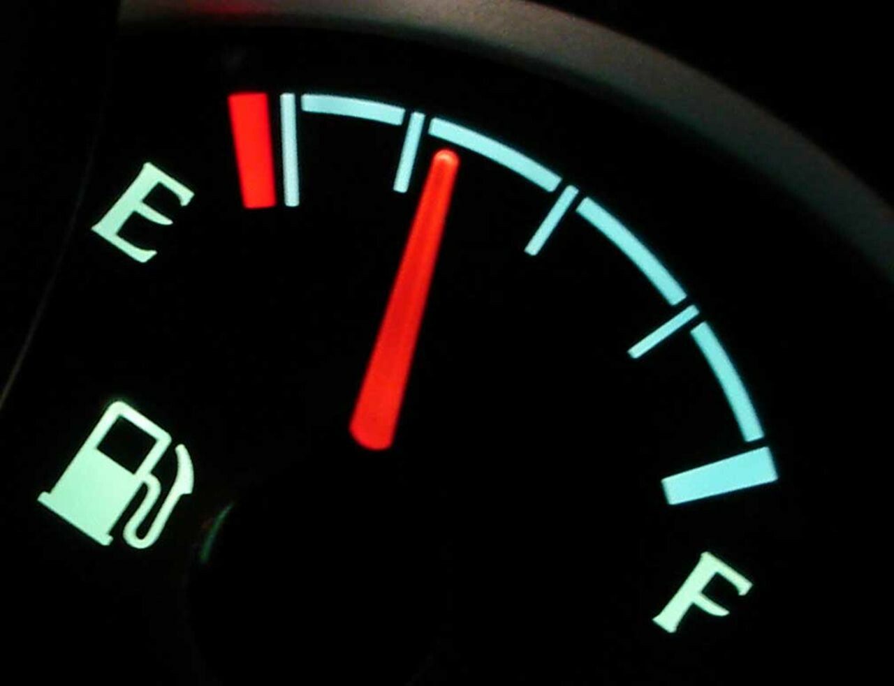 BENZINA este la 3 BANI de un NOU RECORD ABSOLUT! Vezi care sunt preturile: VIDEO