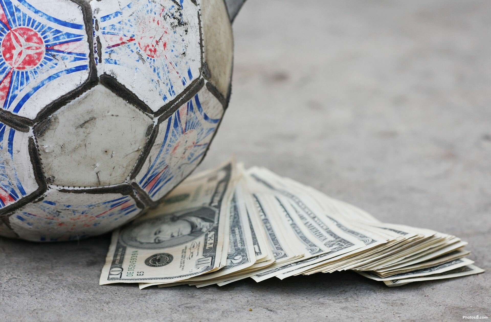 FOTBALUL peste OLIMPIADA: Cati bani s-au facut din fotbal in 2012: