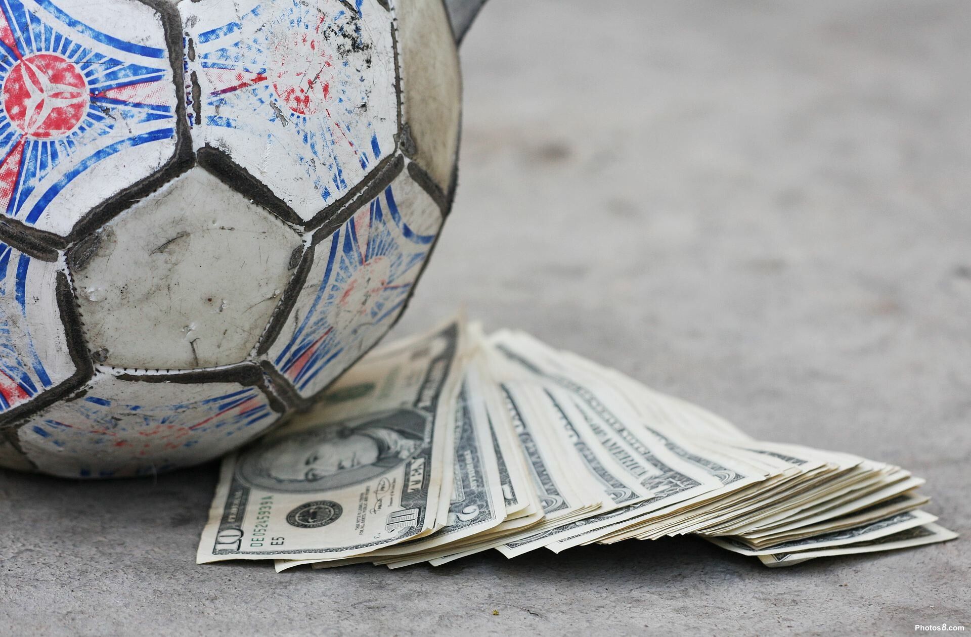 FOTBALUL peste OLIMPIADA: Cati bani s-au facut din fotbal in 2012: