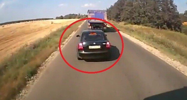 Cea mai NEINSPIRATA manevra pe care poate sa o faca un sofer! VIDEO