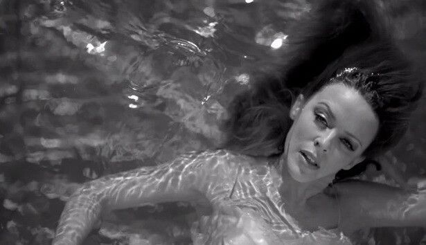 Kylie Minogue, aproape GOALA in cel mai NOU videoclip!