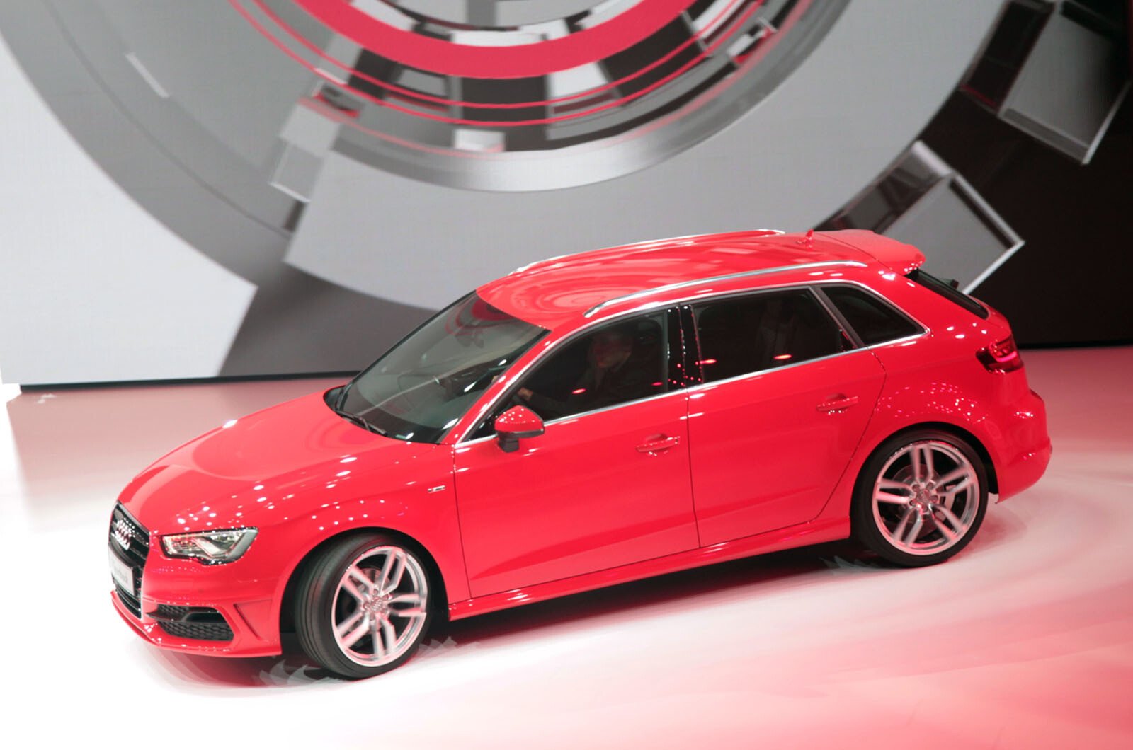 VIDEO Audi a prezentat 5 modele noi la Salonul Auto de la Paris! Vezi in PREMIERA cum arata A3 Sportback