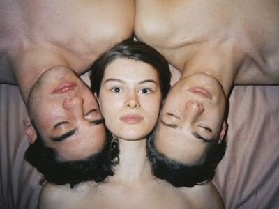 "Ménage à trois" in Himalaya. Povestea celei mai bizare familii din lume
