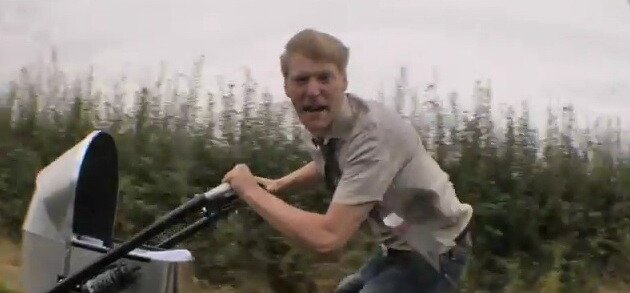 Cum sa iti plimbi copilul in carut cu 80km/h! VIDEO