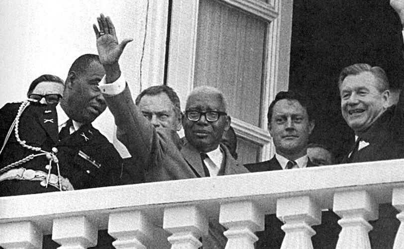 A cerut EXECUTAREA tuturor cainilor negri si s-a declarat singurul responsabil pentru asasinarea lui Kennedy! Cel mai DEMENT dictator din istoria moderna: