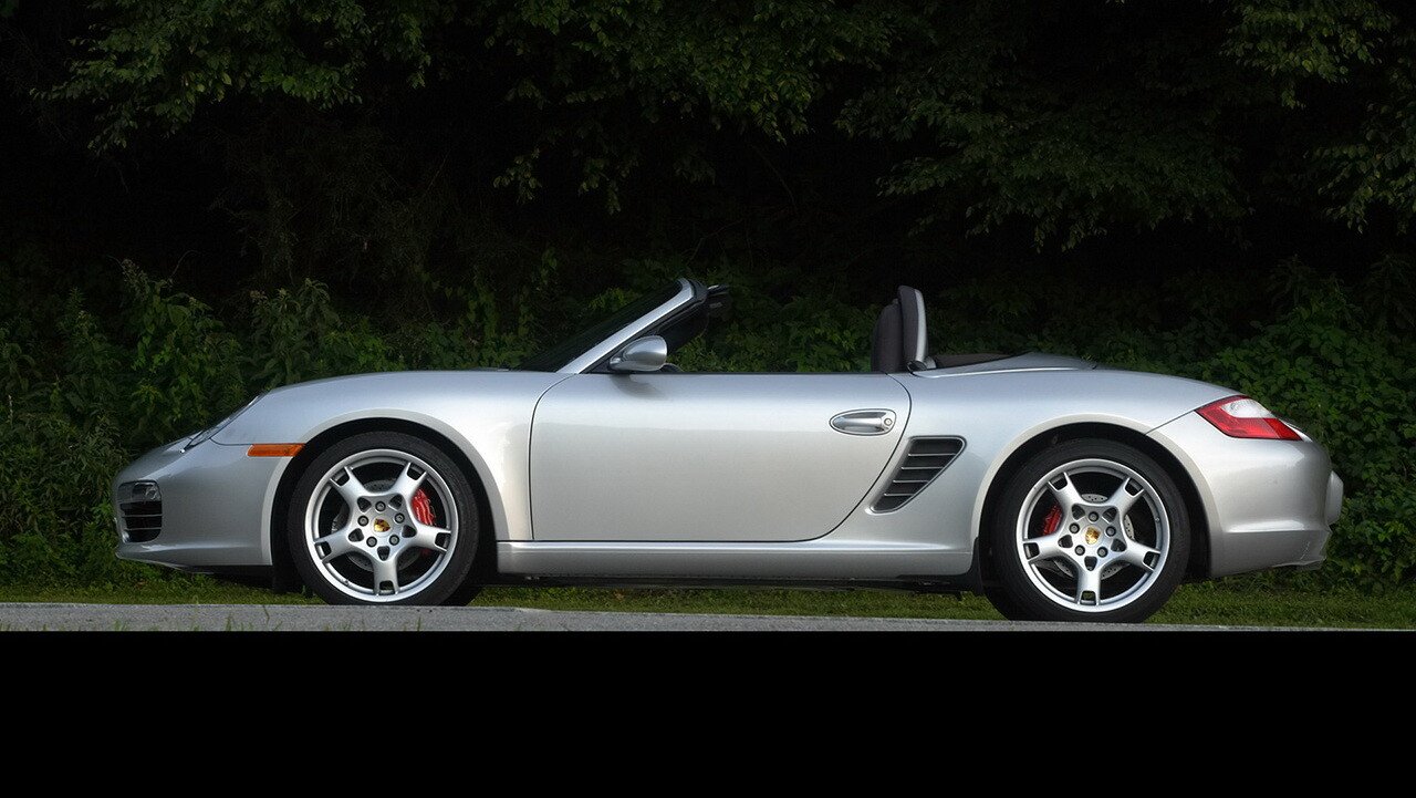 S-a razbunat pe un Porsche de 80.000 de euro: a rugat pe toata lumea sa traga cu arma in masina! VEZI DE CE: VIDEO