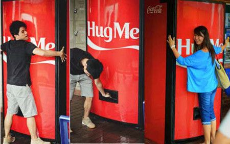 Cele mai COOL 12 aparate Coca Cola din lume: cum poti castiga premii pe loc! VIDEO