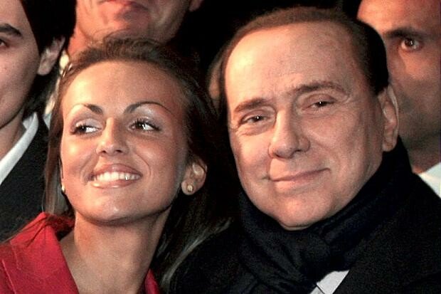 Silvio Berlusconi s-a logodit cu o prezentatoare de 27 de ani! FOTO