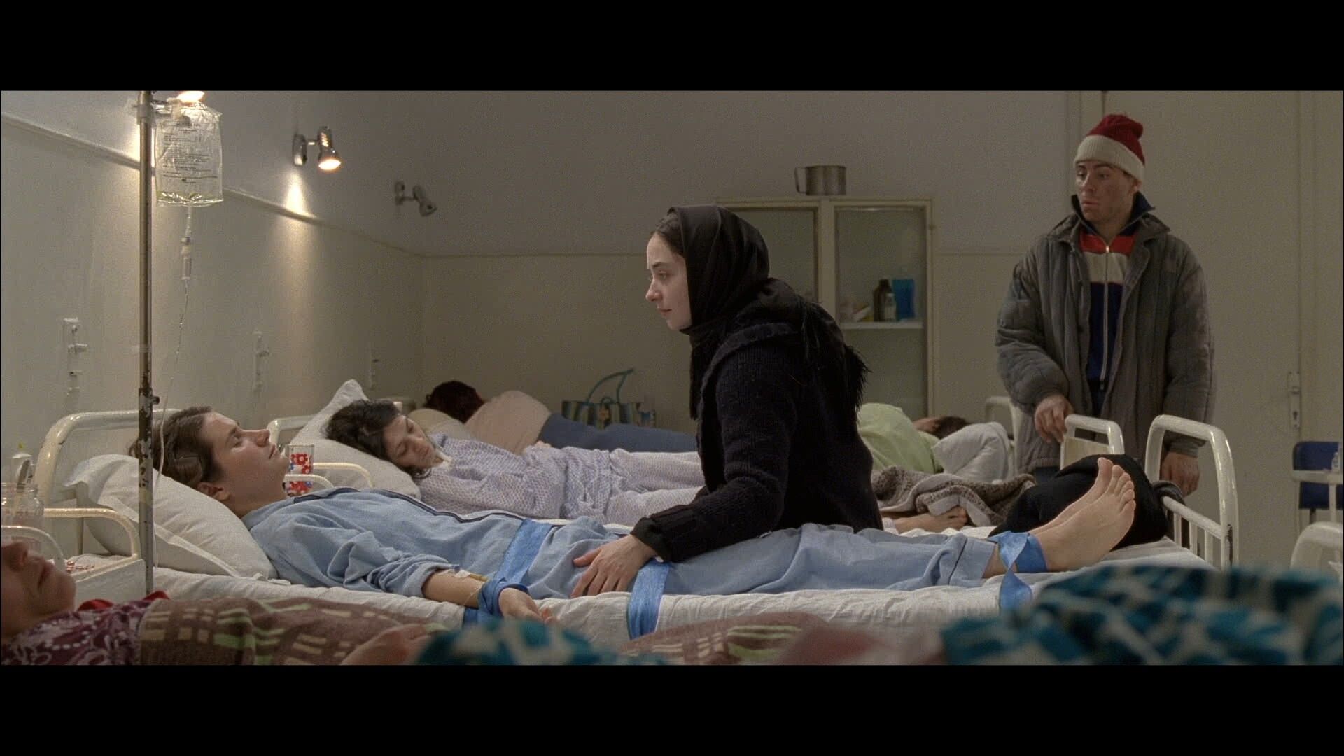 "Dupa dealuri", pe lista scurta de propuneri a Oscarului pentru film strain