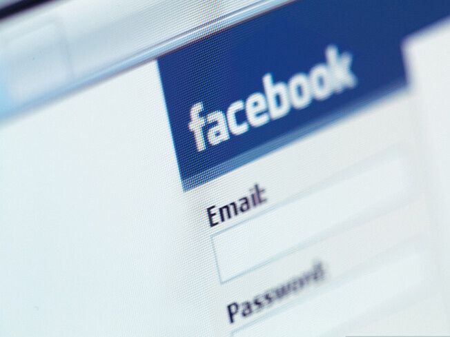 Ai mare grija ce postezi pe Facebook: Aproape 5.000 de oameni sunt investigati de politie VIDEO