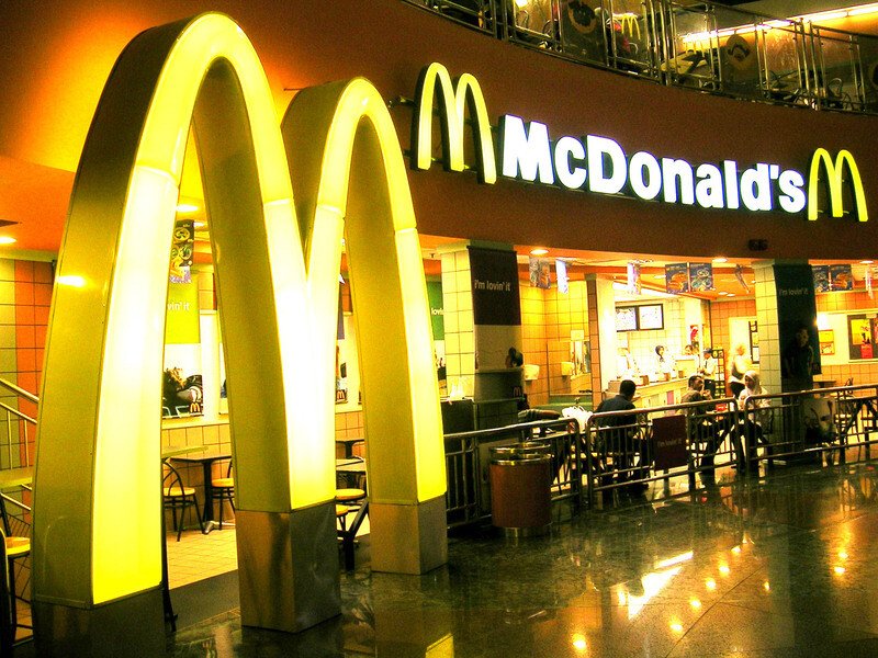 McDonald's isi va schimba temporar numele