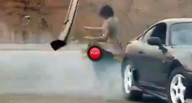 Sa nu-ti lasi prietena niciodata sa dea startul la o cursa! Uite cum s-a terminat demonstratia aceasta de drifturi: VIDEO