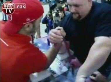 Skandenbergul e plin de surprize. Un turc indopat de proteine vs. un colos de 170 kg! Cine castiga?