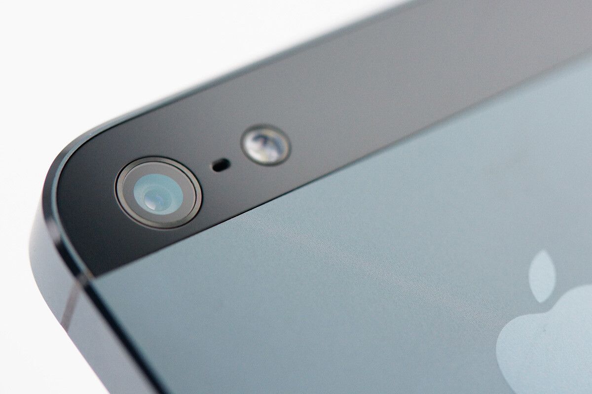 Apple ar putea reduce la jumatate productia iPhone 5