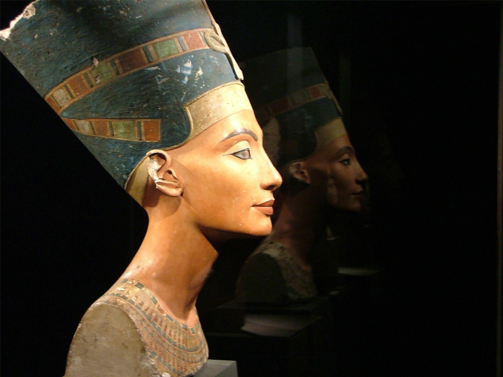 Cine a realizat bustul reginei Nefertiti acum peste 3.000 de ani: Identitatea sculptorului, confirmata