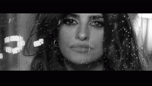 Penelope Cruz a debutat in muzica la 38 de ani: cat de sexy este doar in lenjerie intima in primul clip! VIDEO